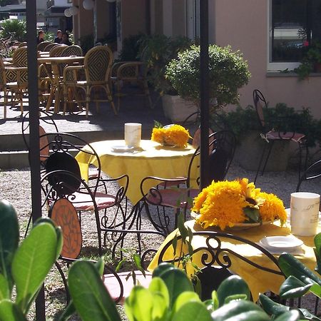 Hotel Des Bains Cattolica Exterior foto