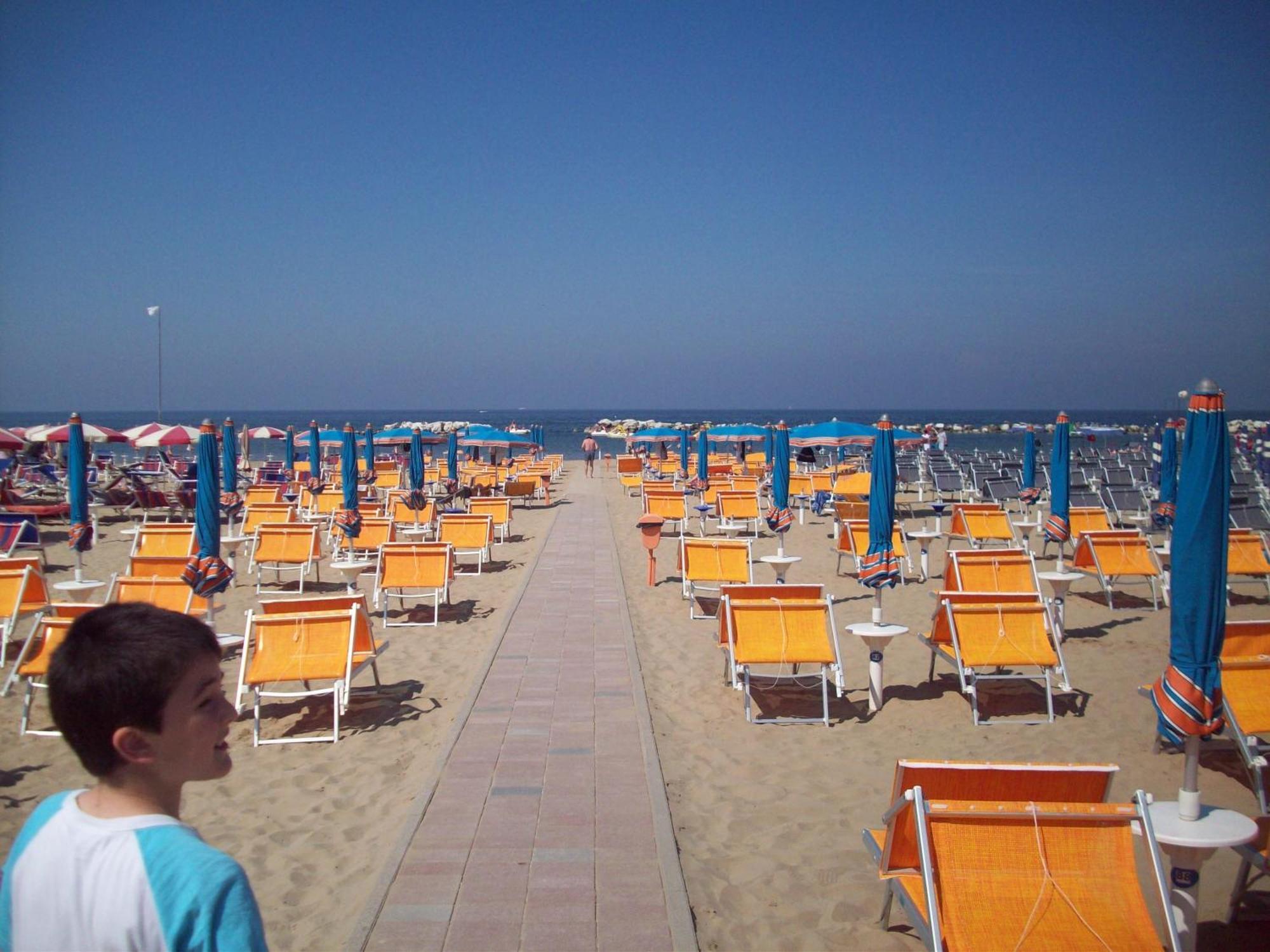 Hotel Des Bains Cattolica Exterior foto