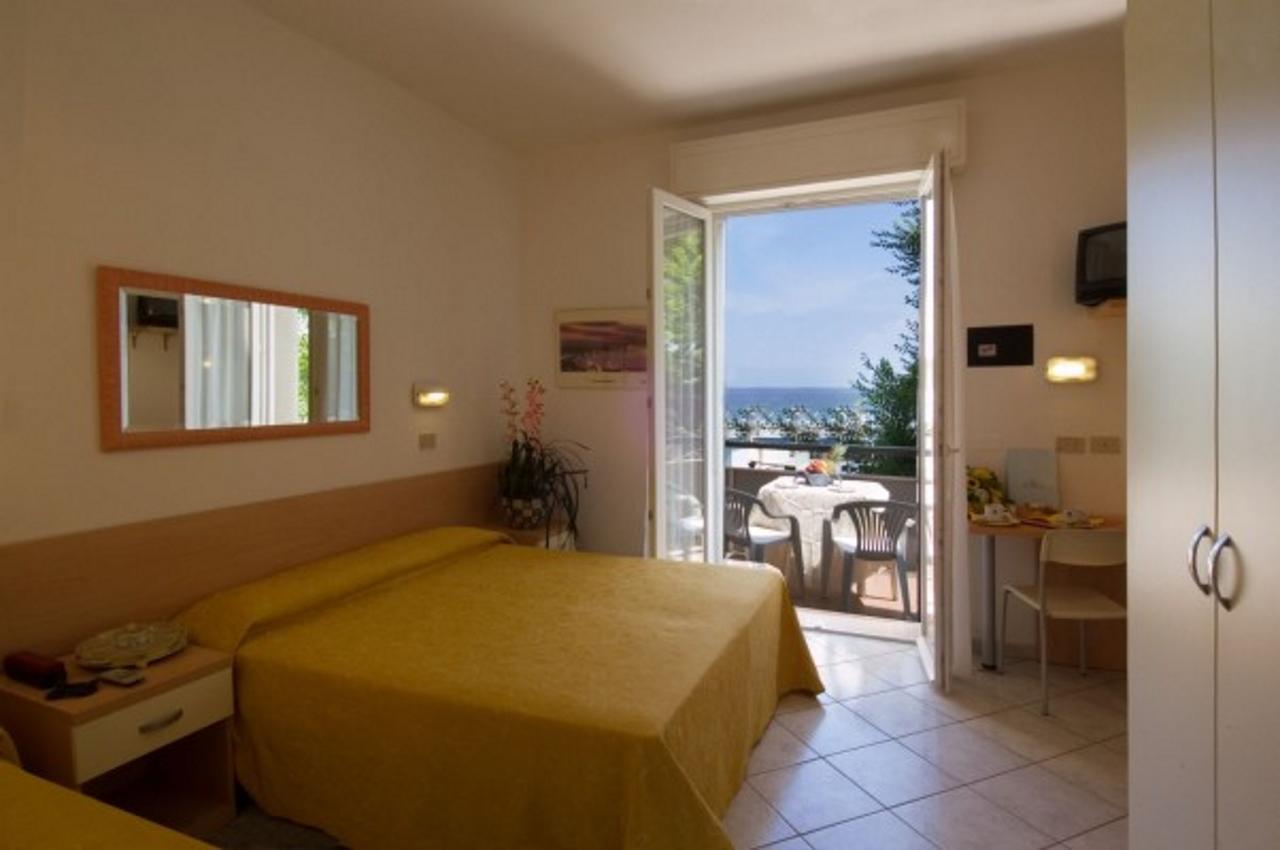 Hotel Des Bains Cattolica Exterior foto